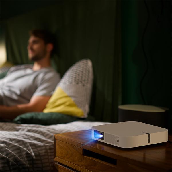 Profitez du divertissement à domicile avec le projecteur compact Elfin 1080p