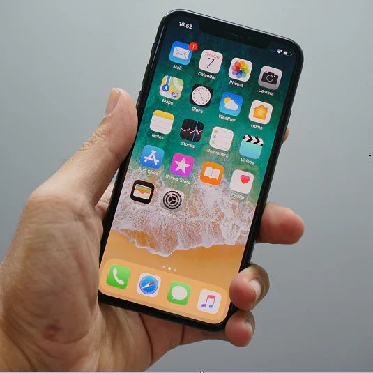 Comment connecter un iPhone à un projecteur sans fil ou avec des câbles ?