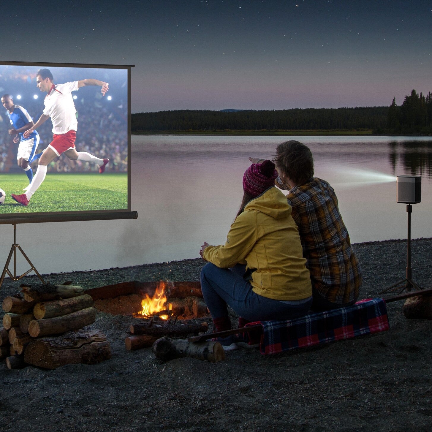 How to Set Up a Projector When Camping